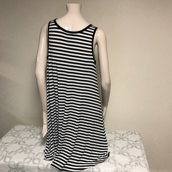 𝅺flowey black and white stripped dress - Picture 5 of 5